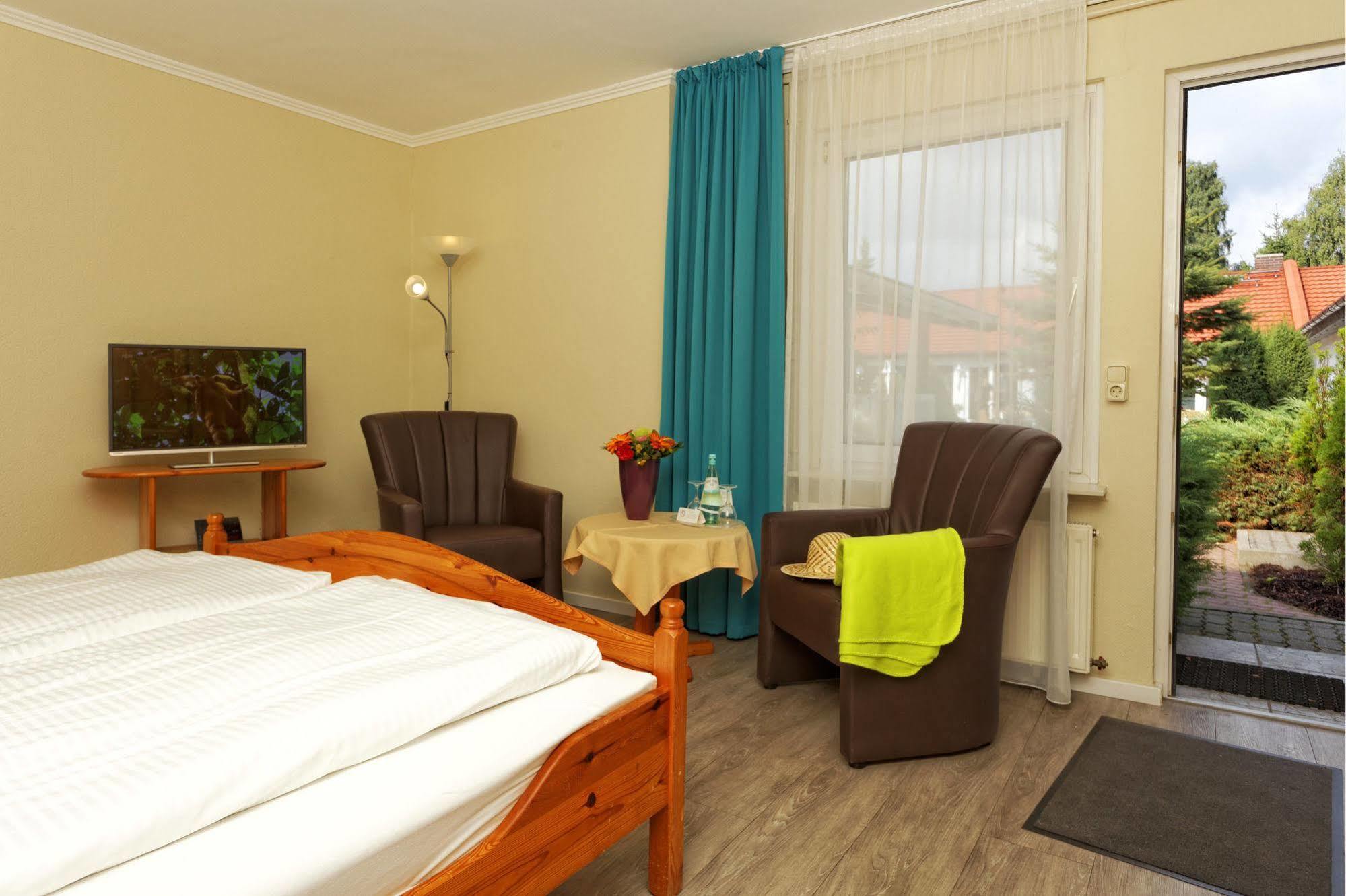 Hotel Pommerscher Hof ซินโนวิทซ์ ภายนอก รูปภาพ