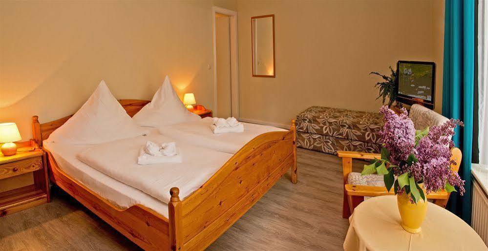 Hotel Pommerscher Hof ซินโนวิทซ์ ภายนอก รูปภาพ